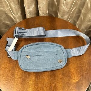 Steve Madden Blue Hip Bag Fanny Pack Cross Body Adjustable Strap